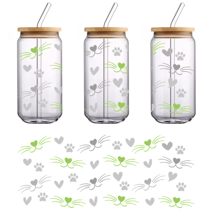 Un patrón divertido con corazones y huellas de patas en varios tonos de gris y verde, perfecto para los amantes de los animales. Transferencias UV