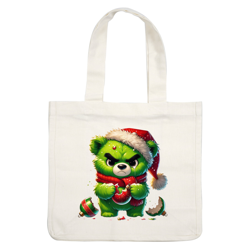 Un oso verde gruñón con un gorro de Papá Noel y una bufanda roja agarra un adorno roto, rodeado de fragmentos de decoración navideña. Transferencias DTF