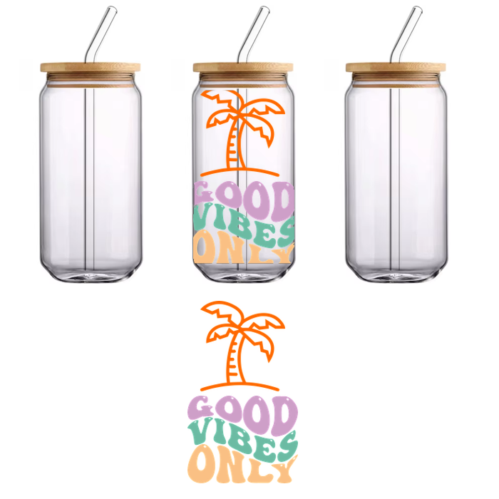 Un diseño vibrante y divertido que presenta una palmera y la frase "Good Vibes Only" en letras coloridas. Transferencias UV