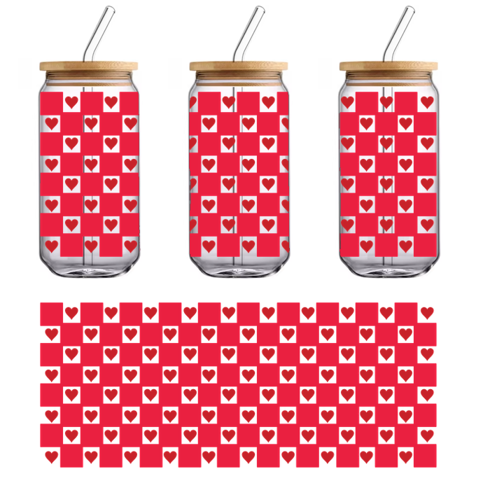 Un patrón vibrante de corazones rojos sobre un fondo rojo más profundo, creando un diseño alegre y romántico. Transferencias UV