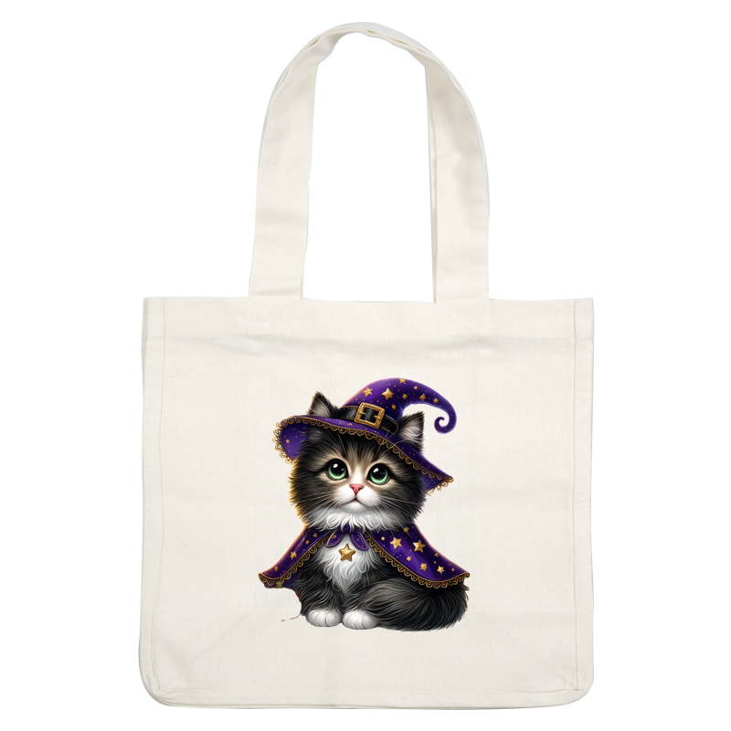 Adorable gatito blanco y negro vestido con un sombrero y una capa de bruja violeta, adornado con estrellas, ¡perfecto para Halloween!