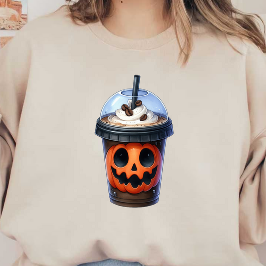 Un divertido frappuccino con temática de Halloween con cara de calabaza, cubierto con crema batida y granos de café, en una taza transparente.