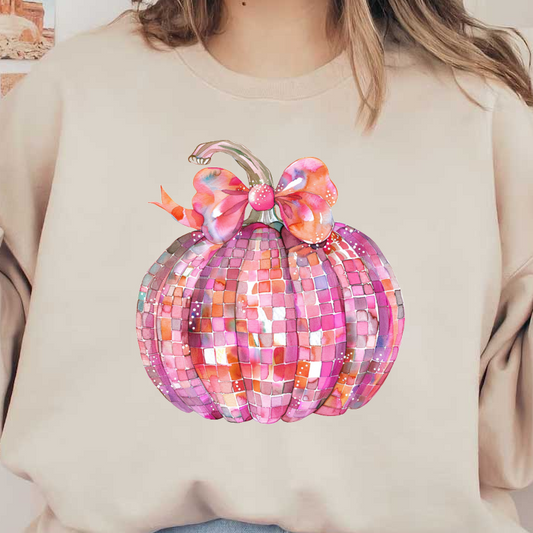 Una calabaza vibrante, de color rosa y con diseño de mosaico, adornada con un lazo colorido, perfecta para una decoración otoñal extravagante.
