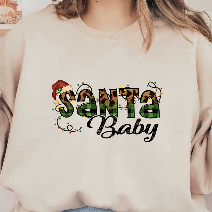 Diseño gráfico festivo "Santa" que presenta un patrón de estampado de leopardo, adornado con luces de colores y un caprichoso gorro de Papá Noel.