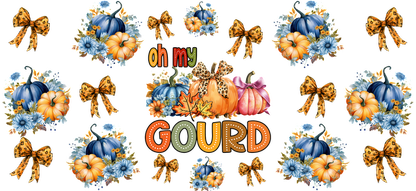 Un diseño vibrante con temática otoñal que incluye calabazas coloridas, flores y moños con la divertida frase "oh my GOURD". Transferencias UV