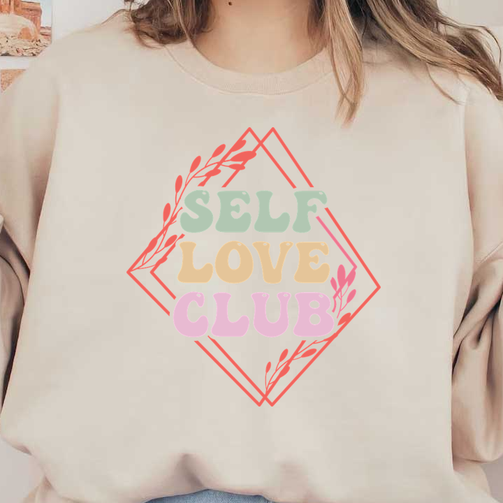 Un logotipo vibrante y colorido que presenta la frase "Self Love Club" adornado con elementos florales y un fondo geométrico.