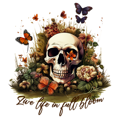 Un diseño bellamente ilustrado que presenta una calavera rodeada de flores y mariposas vibrantes, acompañada de la frase "Vive la vida en plena floración".