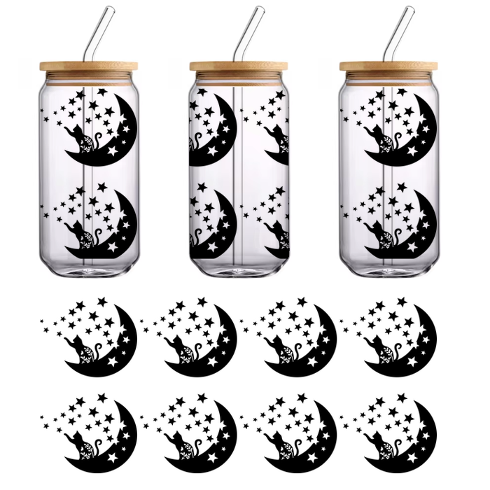 Una ilustración minimalista en blanco y negro de la silueta de un gato, que muestra su forma elegante y su postura grácil. Transferencias UV