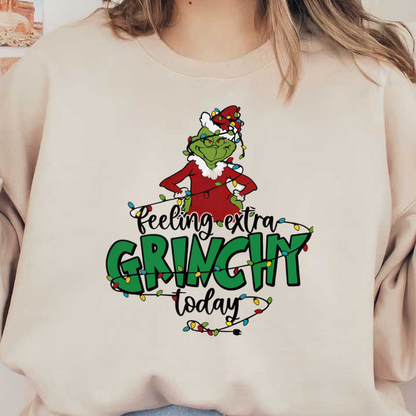 Ilustración caprichosa del Grinch con luces festivas, con el lema "Me siento muy Grinch hoy", perfecta para el humor navideño. Transferencias DTF