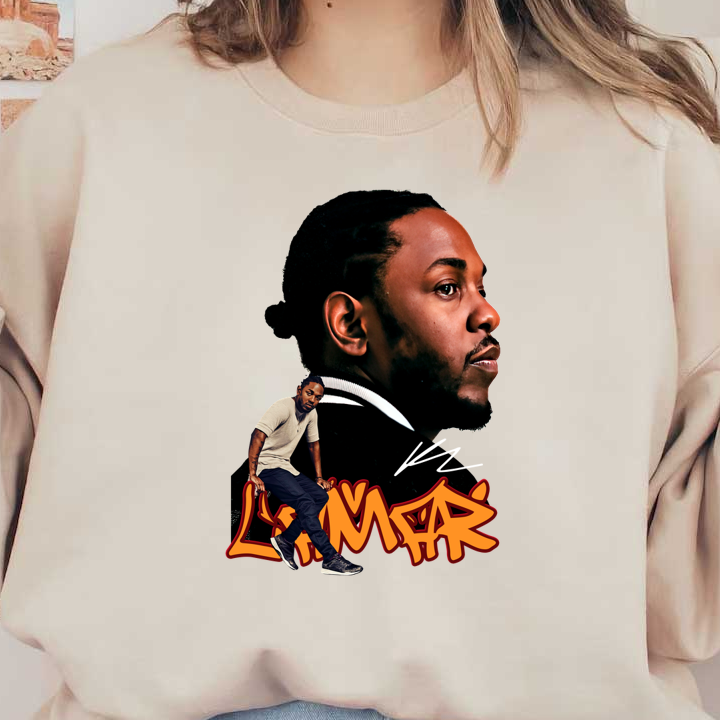 Un gráfico dinámico que presenta el perfil expresivo de Kendrick Lamar junto con una pose informal, complementado con letras vibrantes estilo graffiti. Transferencias DTF