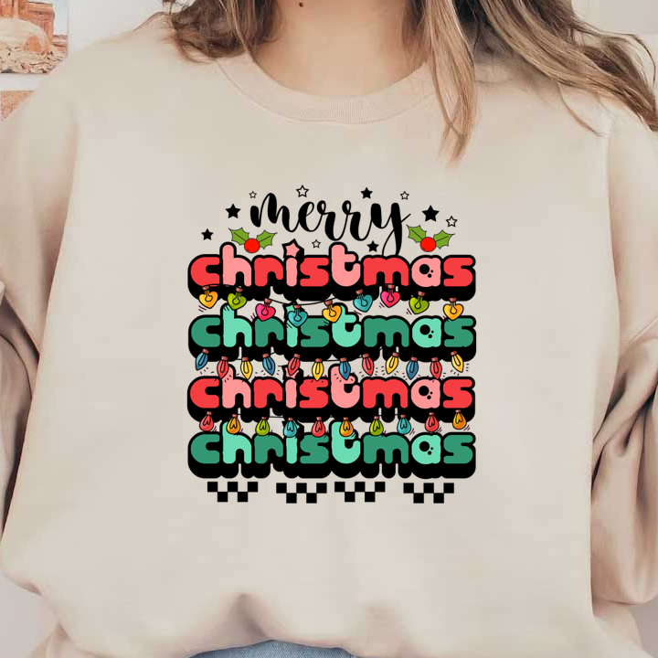 Un diseño festivo que presenta la palabra "Navidad" en fuentes coloridas, adornado con alegres bombillas y hojas de acebo.