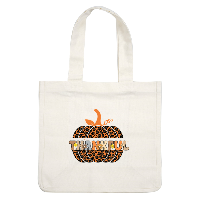 Una elegante calabaza con estampado de leopardo presenta la palabra "THANKFUL" en colores vibrantes, perfecta para celebrar la temporada.