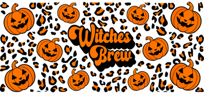 Un diseño festivo de Halloween con divertidas calabazas y el texto "Witches Brew" sobre un fondo negro. Transferencias UV