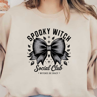 Un elegante gráfico de lazo negro que presenta el texto "Spooky Witch Social Club" con elementos decorativos, perfecto para el ambiente de Halloween.