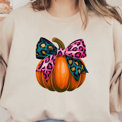 Una calabaza de color naranja vibrante adornada con un elegante lazo con estampado de leopardo rosa y verde azulado, perfecto para una estética otoñal divertida.