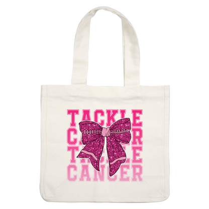 Un diseño rosa brillante que presenta un lazo y la frase "Tackle Cancer" (Abordar el cáncer) y promueve la concientización con una temática de fútbol.