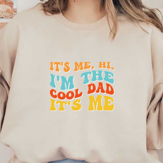 Diseño de texto atrevido y divertido que proclama "Soy yo, hola. Soy el papá genial", ¡perfecto para celebrar el lado divertido de papá!