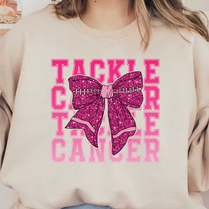 Un diseño rosa brillante que presenta un lazo y la frase "Tackle Cancer" (Abordar el cáncer) y promueve la concientización con una temática de fútbol.