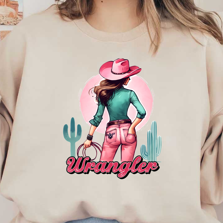 Una vaquera elegante con un sombrero rosa y jeans ajustados, sosteniendo un lazo, encarna el espíritu Wrangler con el desierto como telón de fondo.