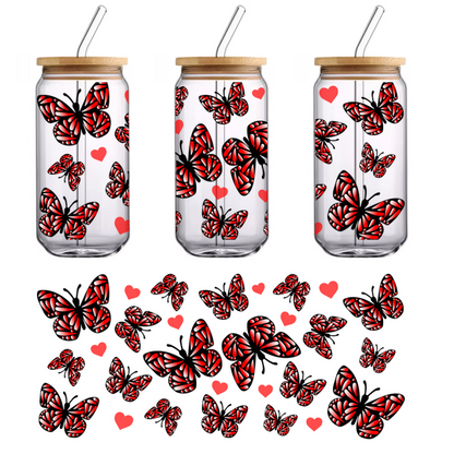 Un patrón vibrante con mariposas y corazones rojos que crea un diseño caprichoso y romántico sobre un fondo negro. Transferencias UV