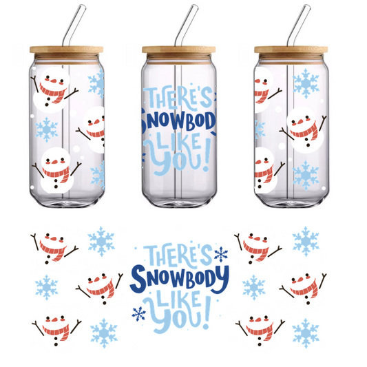 Celebre el invierno con este alegre diseño que presenta adorables muñecos de nieve y el divertido mensaje "¡Hay muñecos de nieve como tú!" Transferencias UV