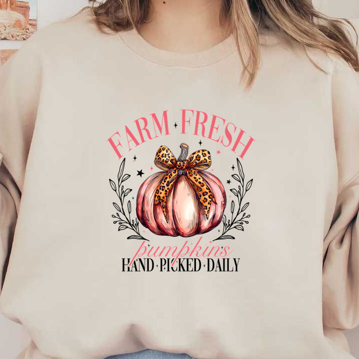 Una encantadora ilustración de una calabaza pálida adornada con un lazo con estampado de leopardo, acentuada por el texto "Calabazas frescas de granja".