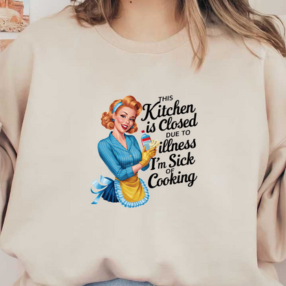 Una divertida ilustración retro de una mujer sonriente con un traje de rayas azules, sosteniendo productos de limpieza con un divertido mensaje de cierre de cocina.