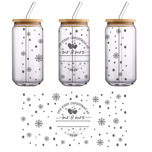 Ilustración minimalista de una nota musical con un contorno negro que simboliza el ritmo y la melodía en un diseño simple y elegante. Transferencias UV