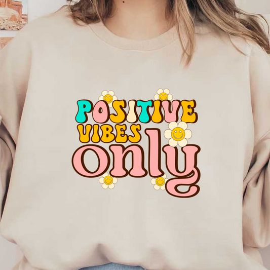 Gráfico brillante y alegre que presenta la frase "Positive Vibes Only" adornada con flores sonrientes y letras divertidas.