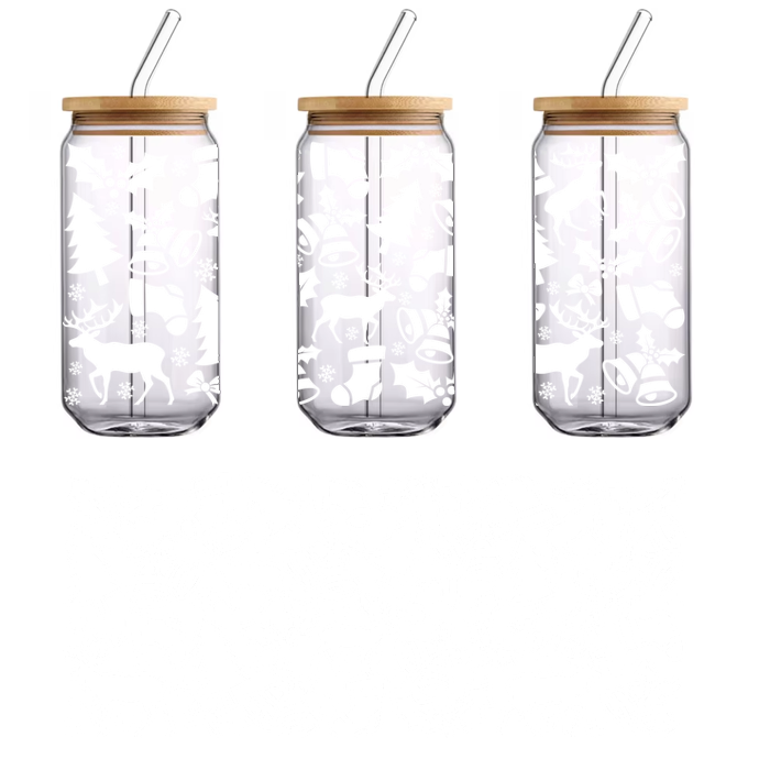 Un divertido patrón con temática navideña que incluye árboles de Navidad, renos, medias y copos de nieve, todos ilustrados en un estilo caprichoso. Transferencias UV