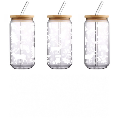 Un divertido patrón con temática navideña que incluye árboles de Navidad, renos, medias y copos de nieve, todos ilustrados en un estilo caprichoso. Transferencias UV