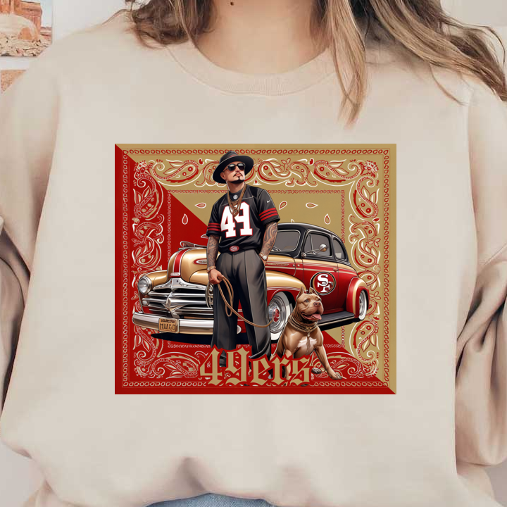 Una elegante figura con una camiseta de los 49ers se encuentra junto a un automóvil clásico, sosteniendo una correa atada a un pitbull.