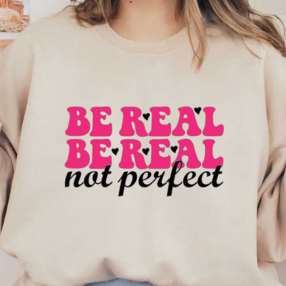 Un diseño vibrante y motivador que presenta la frase "Sé real, no perfecto" en una divertida tipografía rosa y negra.