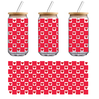 Un patrón vibrante de corazones rojos sobre un fondo rojo más profundo, creando un diseño alegre y romántico. Transferencias UV