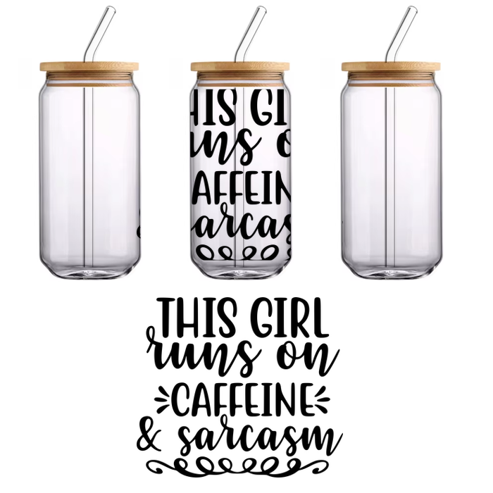 Una silueta negra elegante y moderna de un gato, que rezuma elegancia y simplicidad en el diseño. Transferencias UV