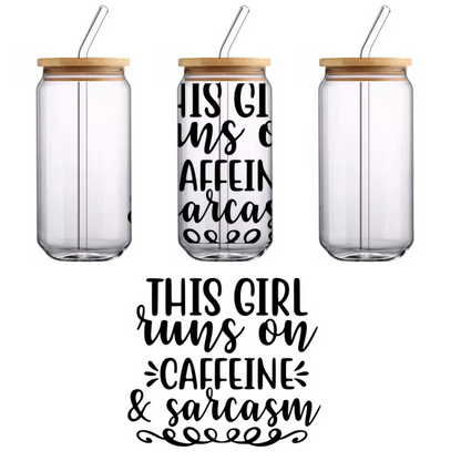 Una silueta negra elegante y moderna de un gato, que rezuma elegancia y simplicidad en el diseño. Transferencias UV