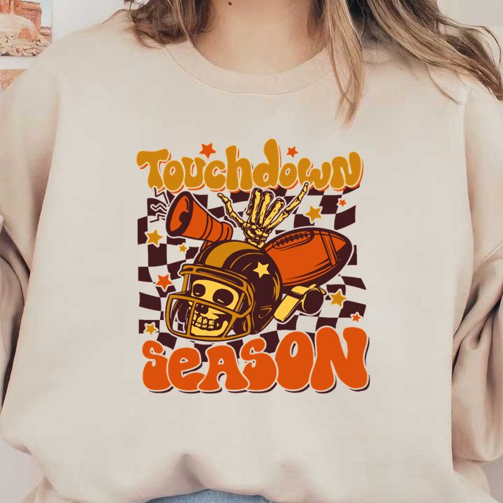 Celebre el fútbol con este divertido gráfico "Touchdown Season" que presenta una calavera, un balón de fútbol y un megáfono sobre un fondo vibrante.