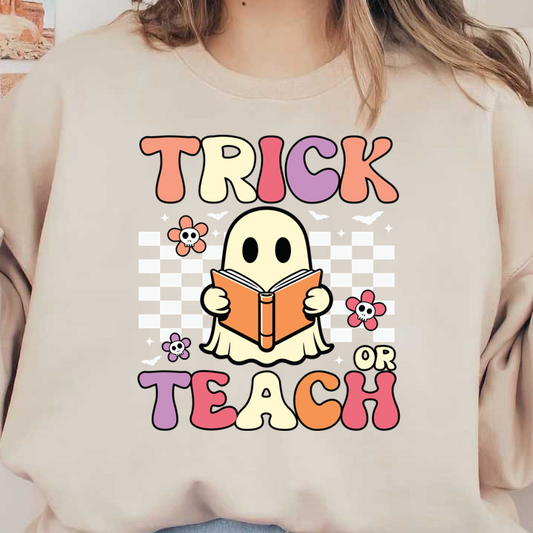 Un diseño divertido con temática de Halloween que presenta un fantasma que sostiene un libro con el texto "Trick or Teach" y elementos florales.