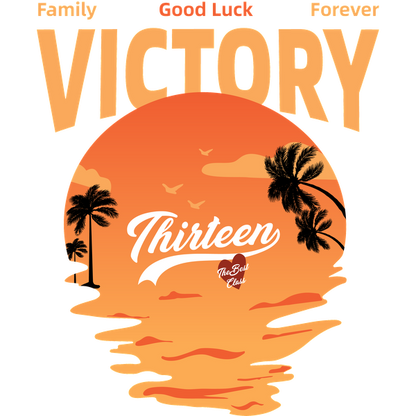 Un vibrante diseño de atardecer con palmeras y el texto "Victory Thirteen - The Best Club", que simboliza buena suerte y familia.