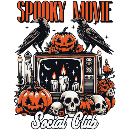 Únase al "Spooky Movie Social Club" con un diseño vibrante que incluye calabazas, calaveras, cuervos y un televisor antiguo rodeado de velas.