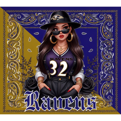 Elegante fan art que presenta a una mujer elegante con el equipo de los Ravens, que muestra una combinación de colores negro y morado con gráficos llamativos.