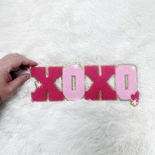 This charming “XOXO” decorative sign features fluffy pink and red letters adorned with glittery edges, perfect for adding love to any space!Patches